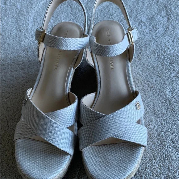 Tommy Hilfiger ivory Wedge Sandals 7-1/2 - Picture 2 of 9